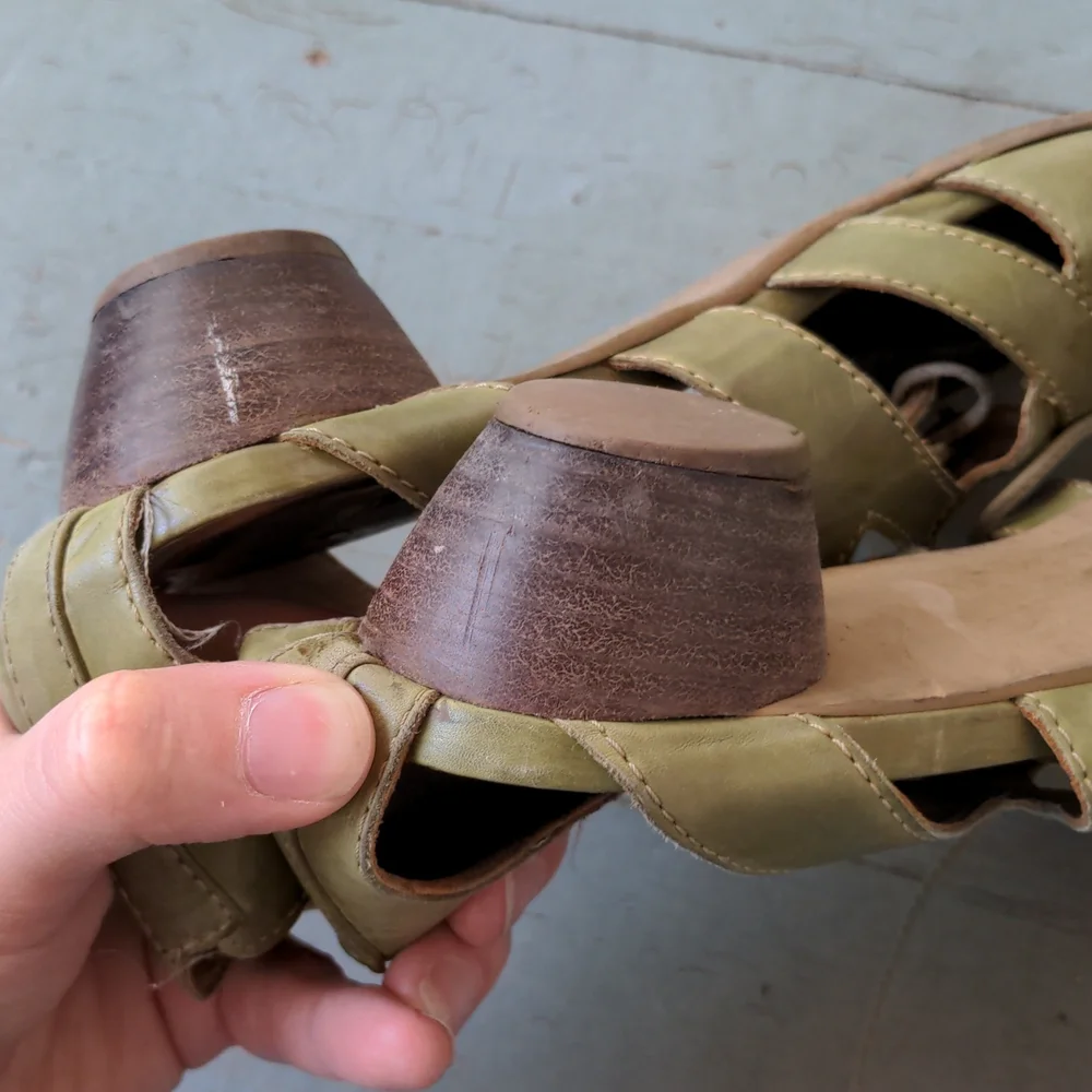 Everybody by BZ Moda strappy green peep toe kitten heel sandals - Picture 6 of 8